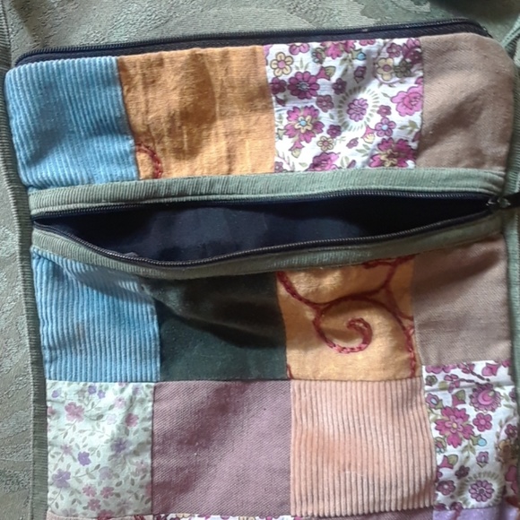 Purse - Picture 2 of 4